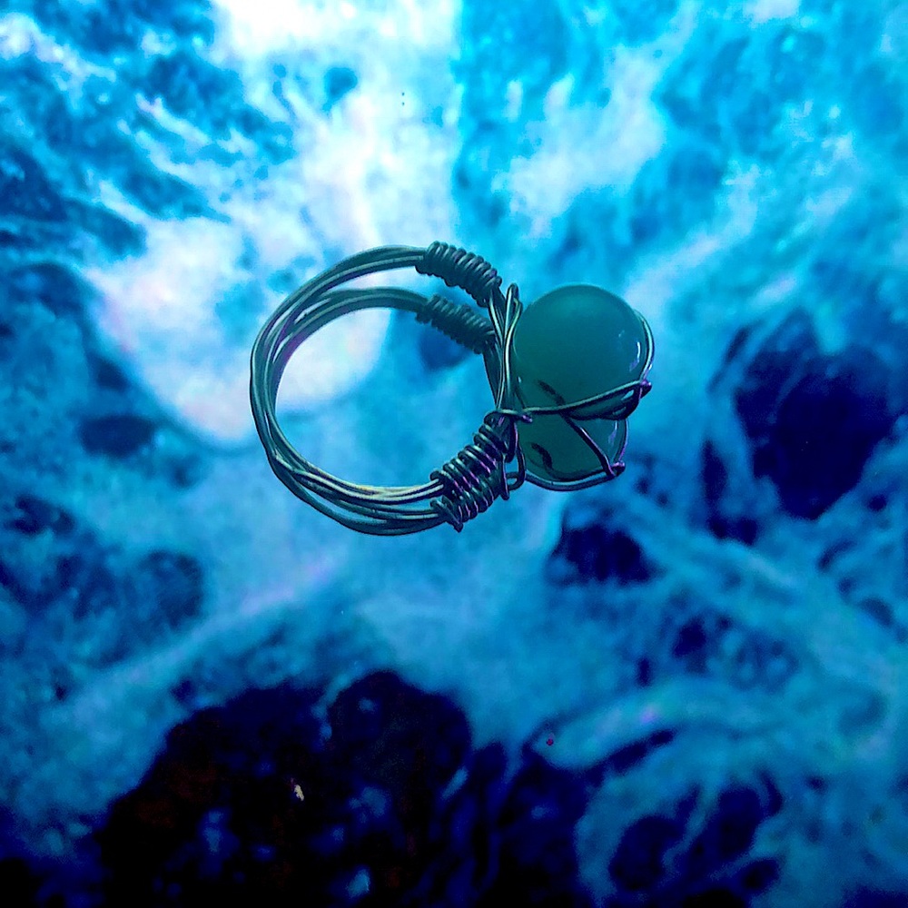 Glass stone wire ring